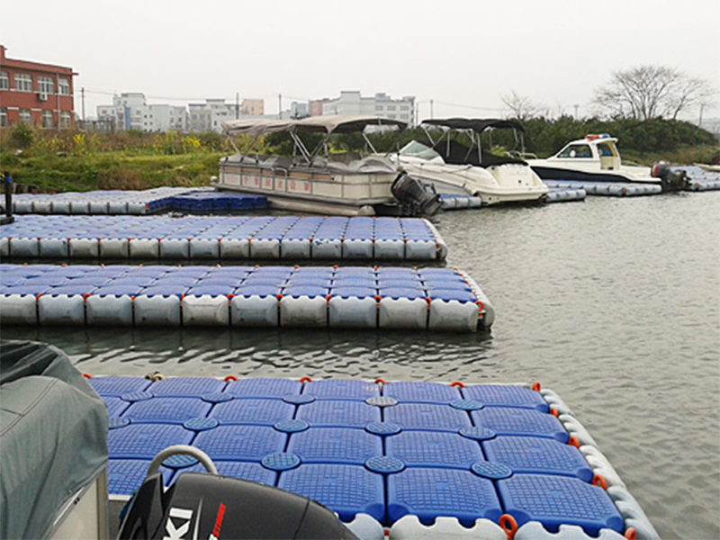 පොන්ටූන් ටියුබ් පාවෙන